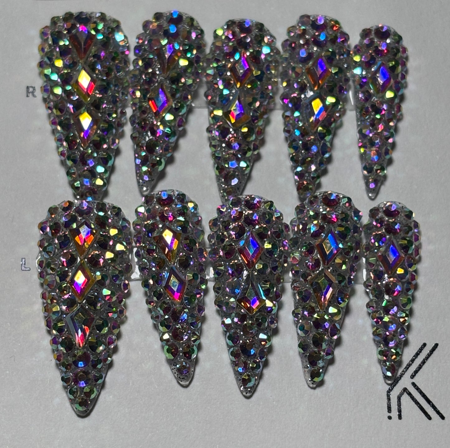 LUXURY ACRYLIC PRESS-ON NAILS (MEDIUM)