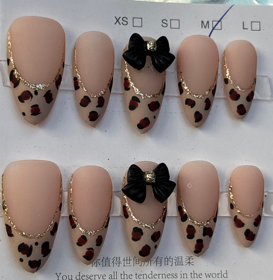 Luxury Acrylic Press-On Nails (medium)